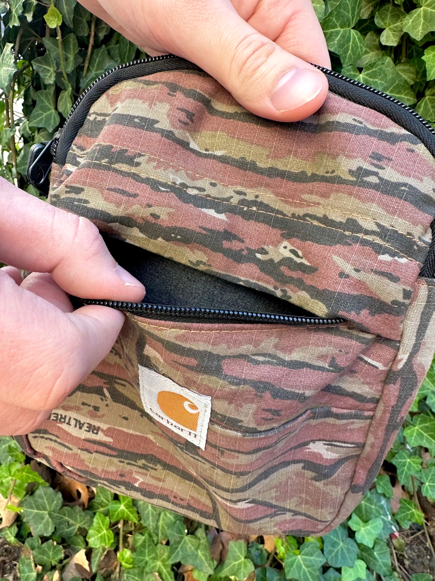 Oval Realtree Stripe Camo Crossbody Bag