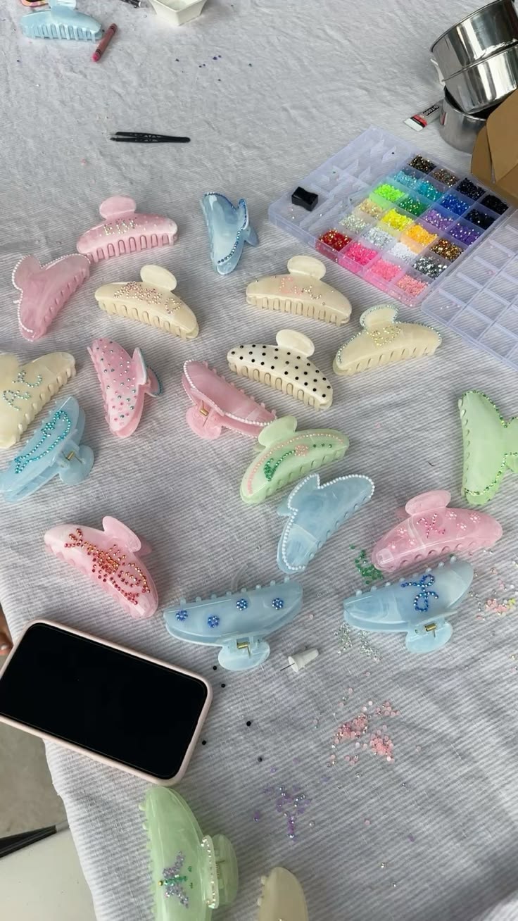 9/22 BEDAZZLE CLAW CLIPS WORKSHOP