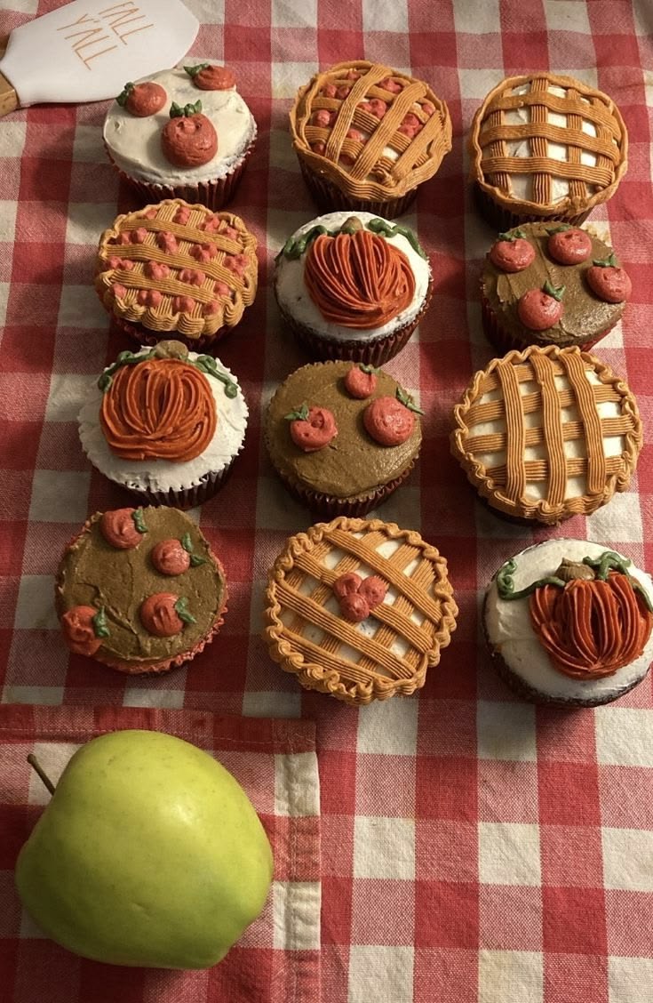 9/19 GILMORE GIRLS WEEKEND (SAT CUPCAKE DECORATING WORKSHOP)